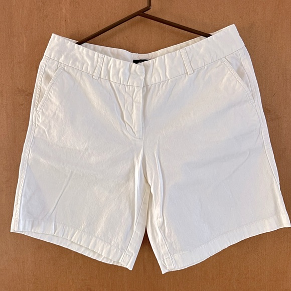 Land and Sea white shorts. Women’s 6. - Picture 1 of 6